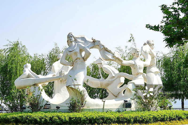 昆明滇池海埂公园民族大团结雕塑图片素材