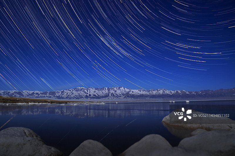 星空下的赛里木湖图片素材