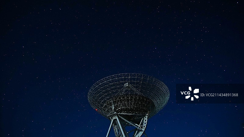 星空下的卫星图片素材