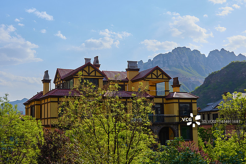 山间小镇度假别墅建筑图片素材
