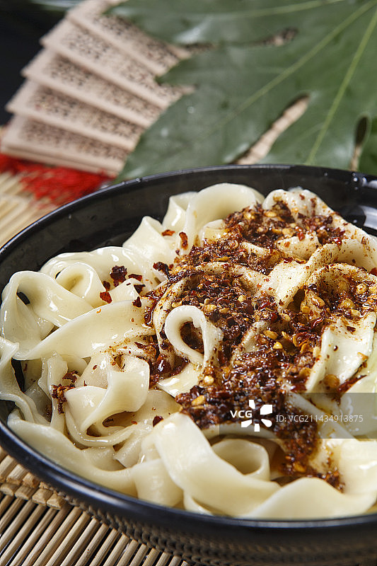 老陕西辣子油泼面图片素材