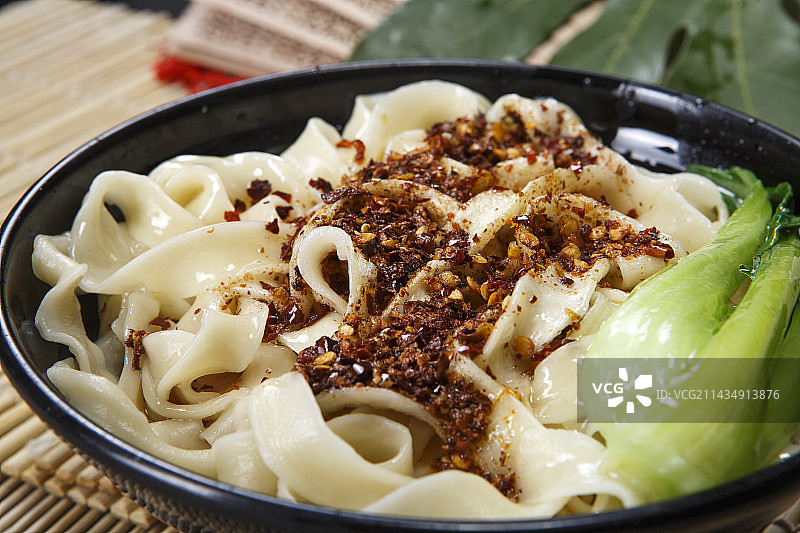 老陕西辣子油泼面图片素材