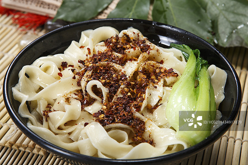 老陕西辣子油泼面图片素材