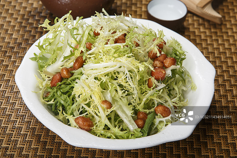 果仁呛拌苦菊图片素材