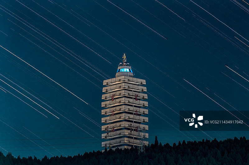 山东省淄博市博山区原山国家森林公园望海楼星轨夜景图片素材