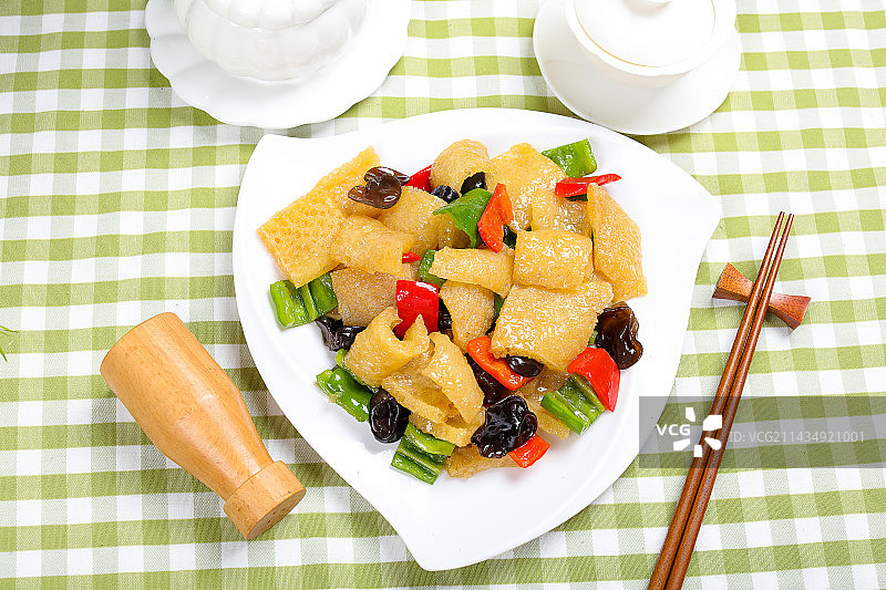 特色农家菜辣椒木耳炒猪脆皮图片素材