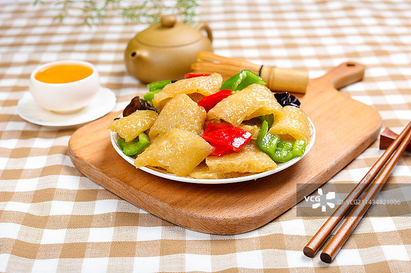 特色农家菜辣椒木耳炒猪脆皮图片素材