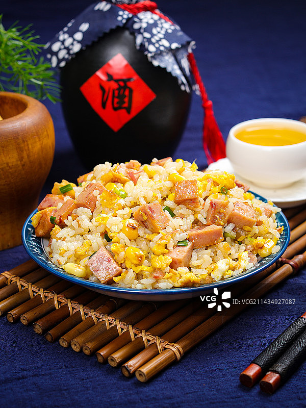美味特色炒饭午餐肉鸡蛋炒饭图片素材