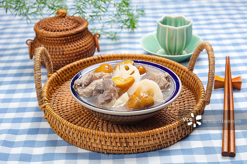 美味家常汤菜栗子莲藕炖排骨图片素材