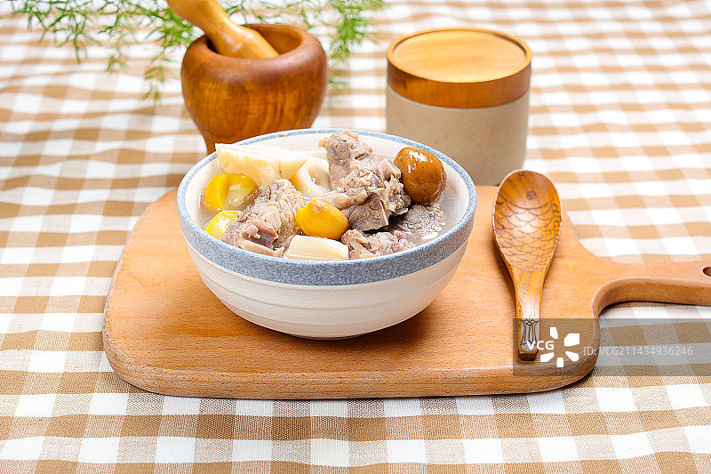 营养美味汤菜美食莲藕栗子排骨汤图片素材