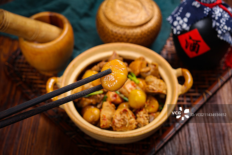 特色农家菜黄焖板栗鸡图片素材