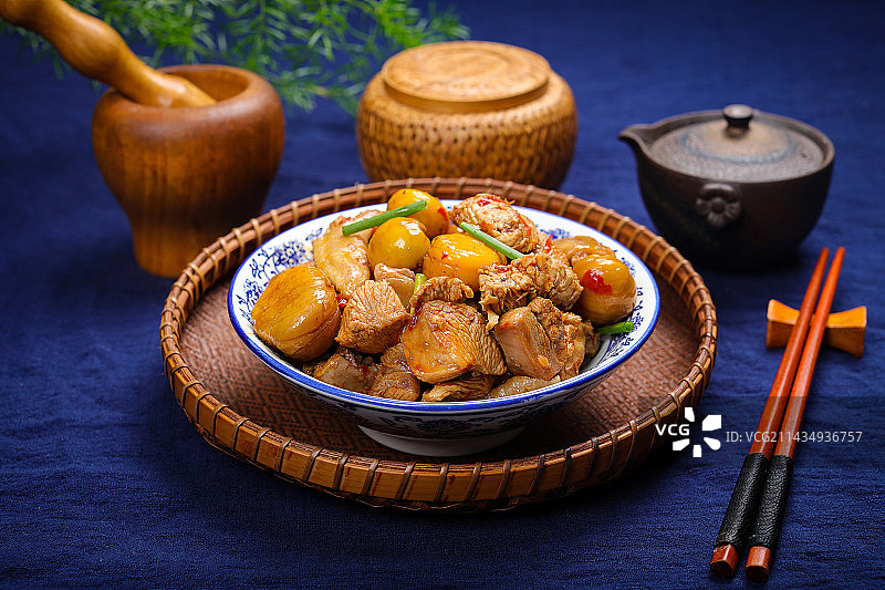 美味下酒菜栗子黄焖鸡肉图片素材