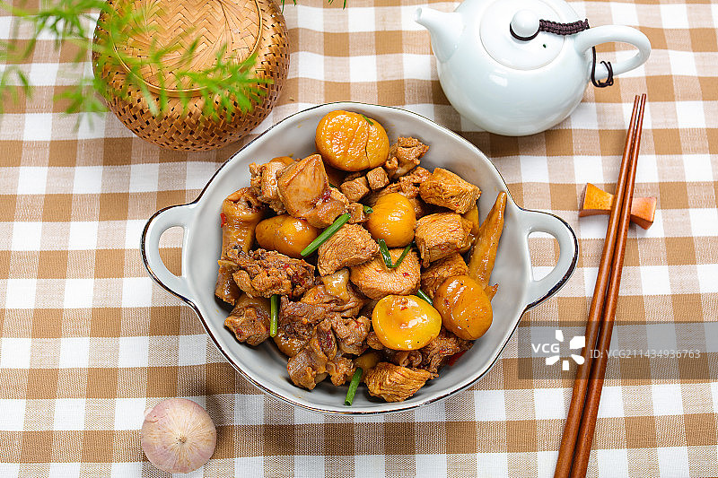 美味下酒菜栗子黄焖鸡肉图片素材