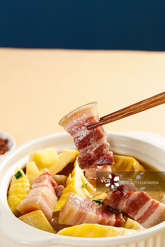 碗里的腌笃鲜图片素材