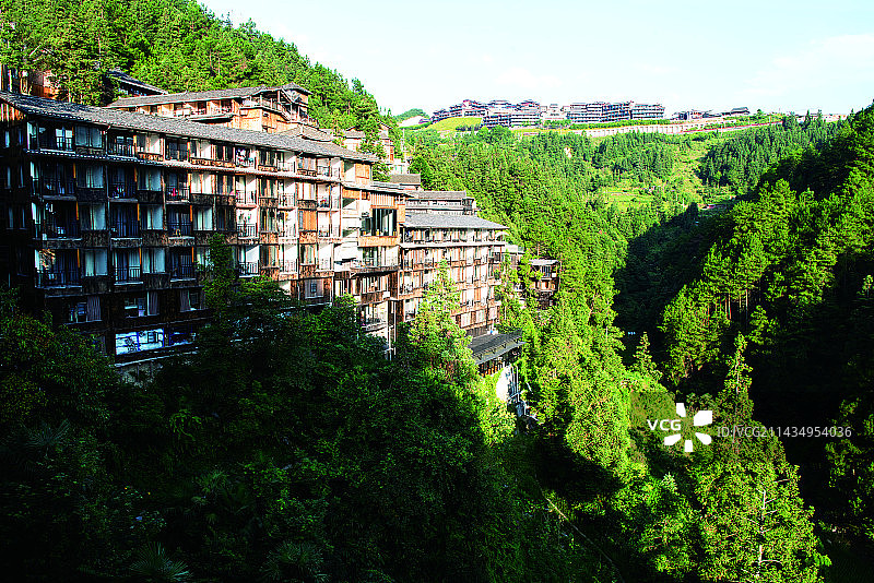 依山而建的西江苗寨吊脚楼图片素材