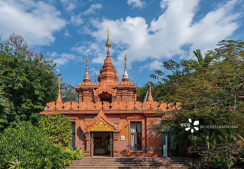 西双版纳曼听公园傣王妃御花园特色建筑图片素材