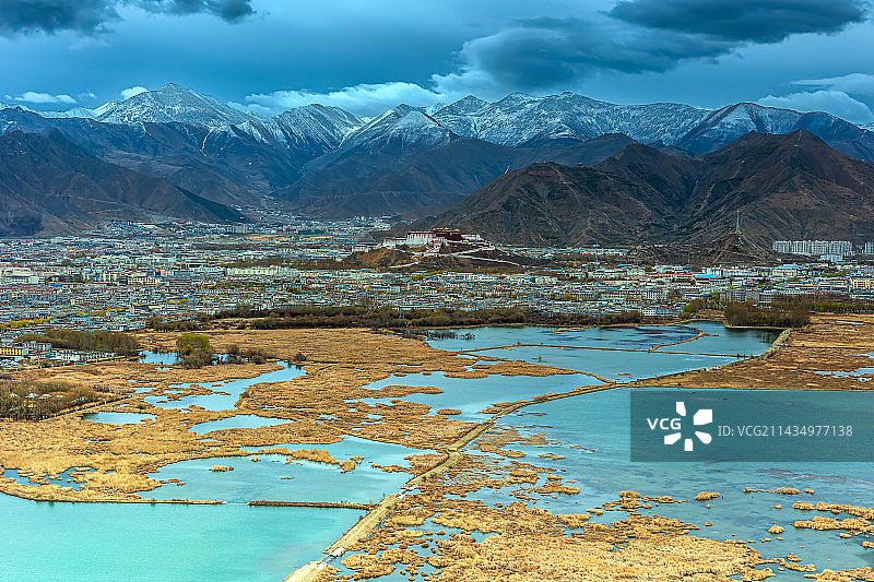 幕日下的拉鲁图片素材