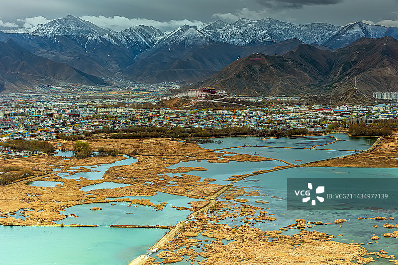 幕日下的拉鲁图片素材