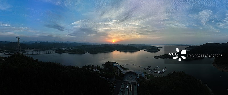 《武当山太极湖》图片素材
