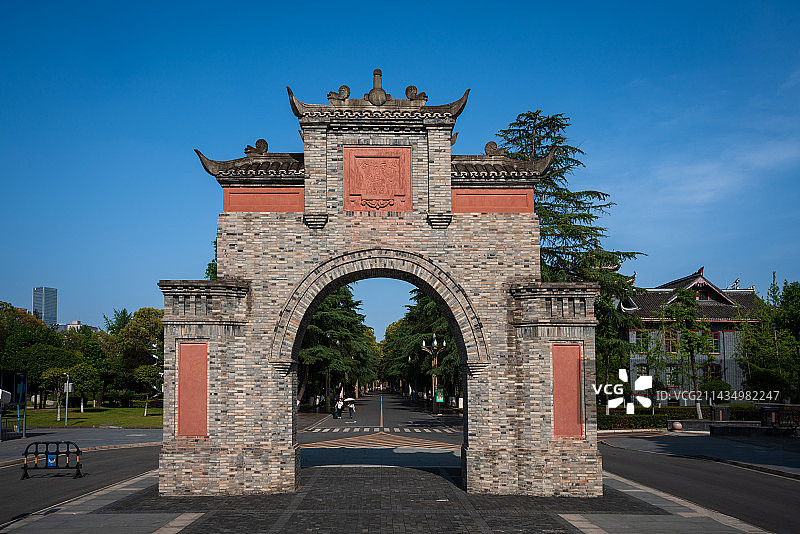 四川大学华西医学中心西校门牌坊（原华西协合大学）图片素材