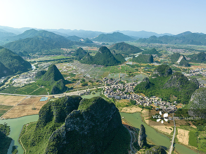 航拍贺州市钟山县水墨田园图片素材