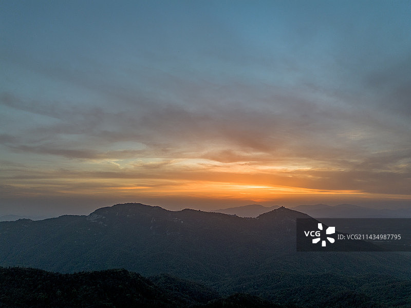 航拍夕阳晚霞下的湖北武汉木兰山图片素材