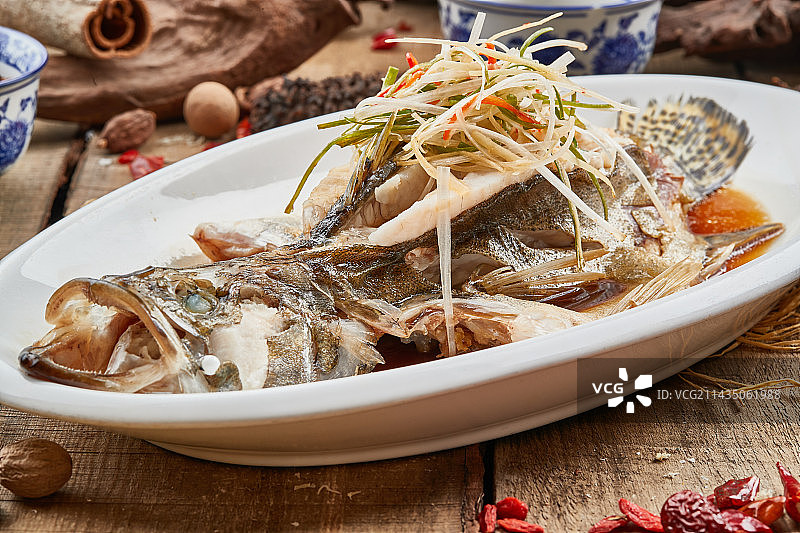 浇汁清蒸桂鱼图片素材