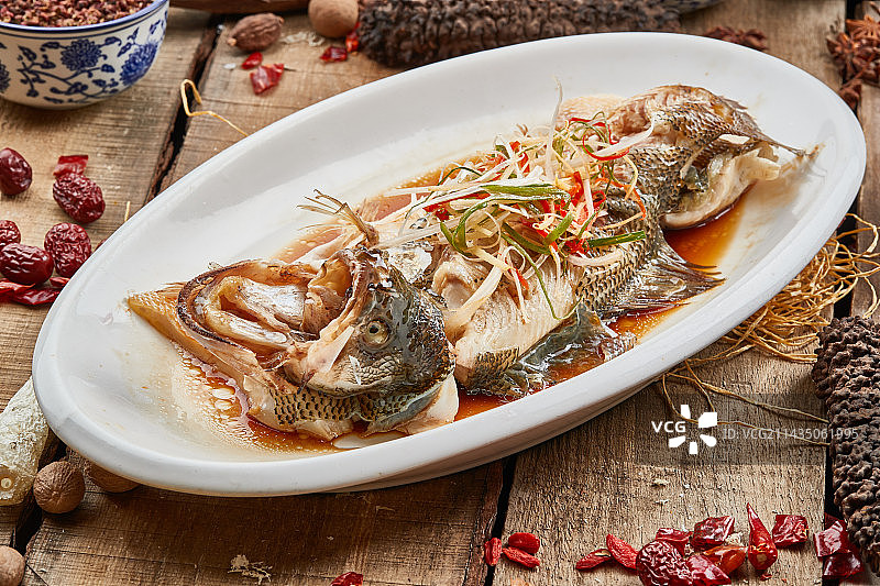 浇汁清蒸桂鱼图片素材