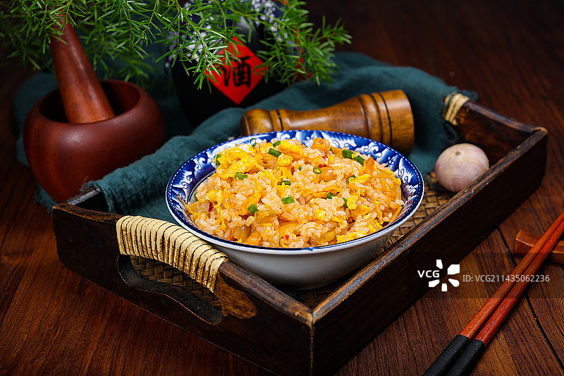 家常美食炒饭泡菜蛋炒饭图片素材