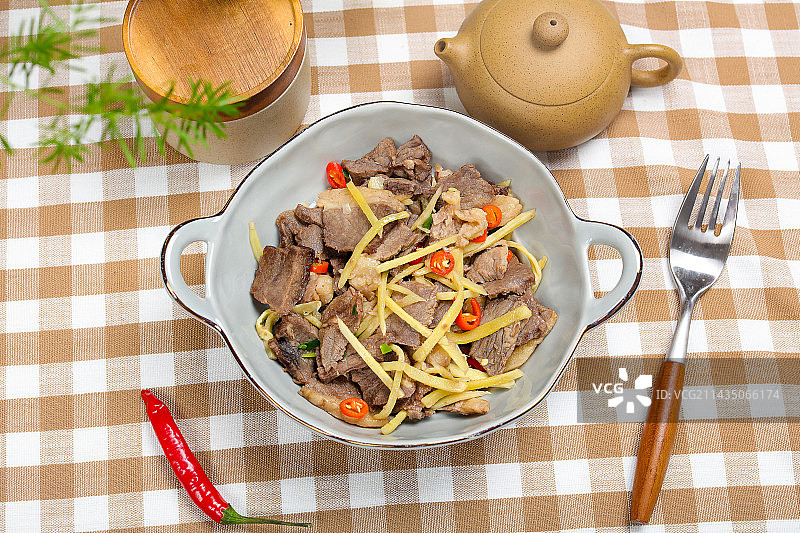 家常小炒菜肴姜丝爆炒牛肉片图片素材