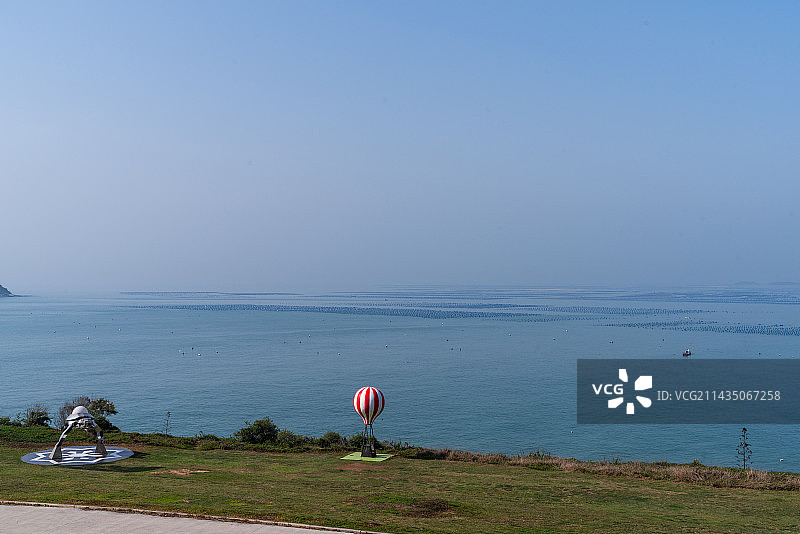 福建省漳州市火山岛的建筑和海平面图片素材