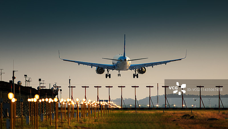 南京禄口机场飞机落地图片素材