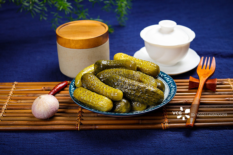 家常腌菜小吃腌小黄瓜图片素材