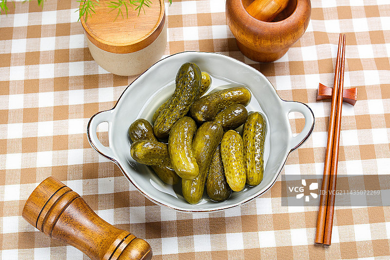 家常腌菜小吃腌小黄瓜图片素材