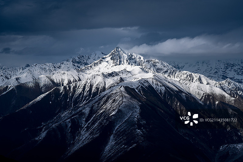 四川子梅垭口雪山图片素材