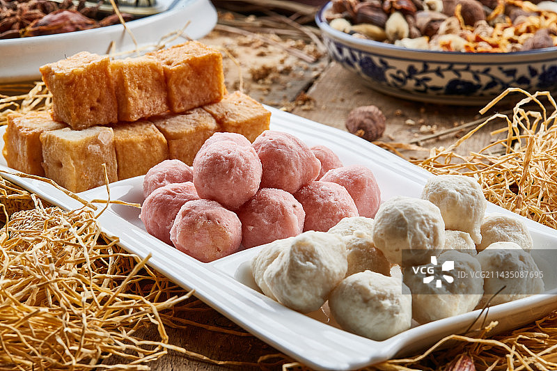 火锅食材鱼丸虾丸鱼豆腐三拼图片素材