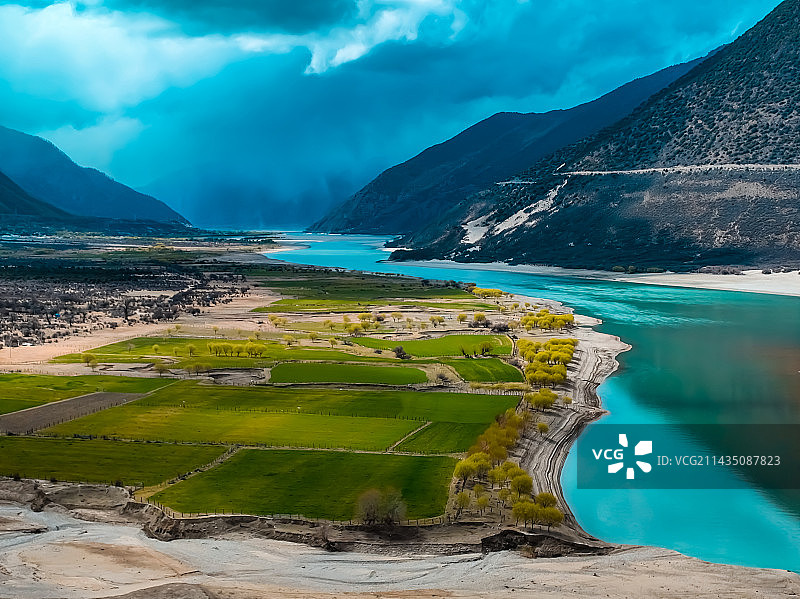 雅鲁藏布江—佛掌沙丘图片素材