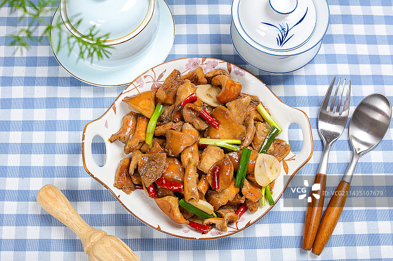 美味云南特色菜炒野生菌小炒谷熟菌图片素材