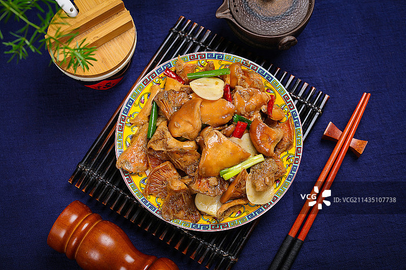 特色美食菜肴小炒松乳菇图片素材