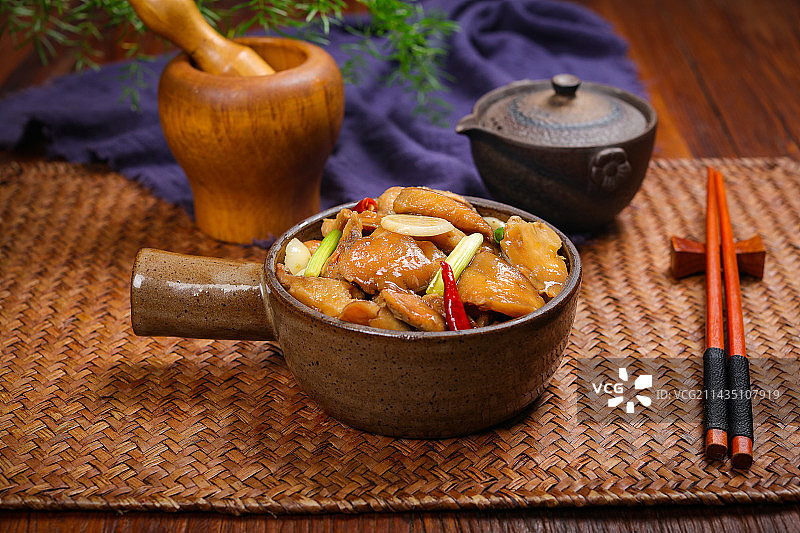 特色美食炒菌菇小炒谷黄菌谷熟菌图片素材