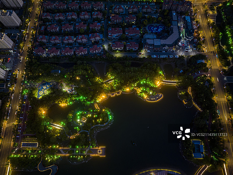 航拍江苏省宿迁市苏州公园夜景图片素材