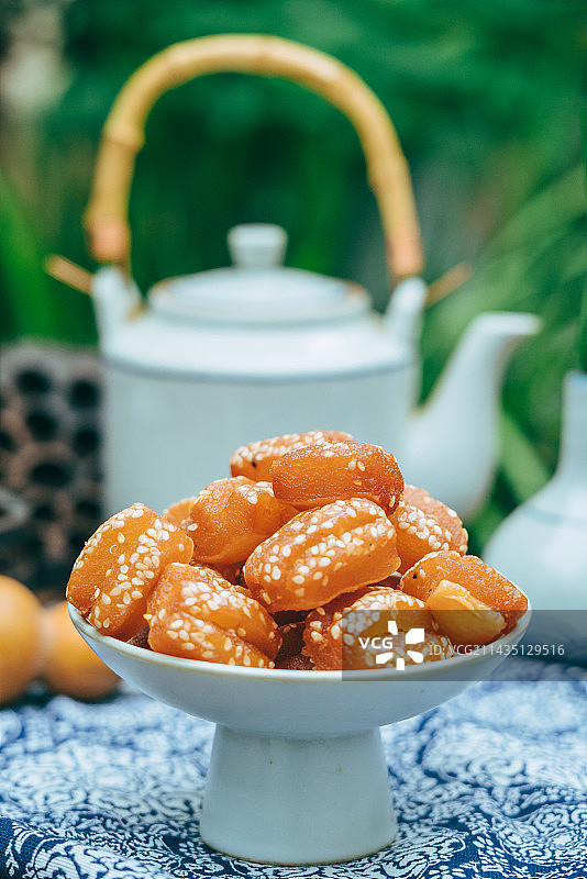 甜蜜的蜜三刀蜜糖零食,中国风味摆盘图片素材