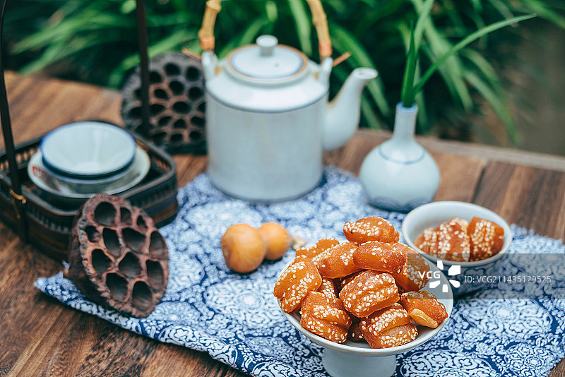 甜蜜的蜜三刀蜜糖零食,中国风味摆盘图片素材