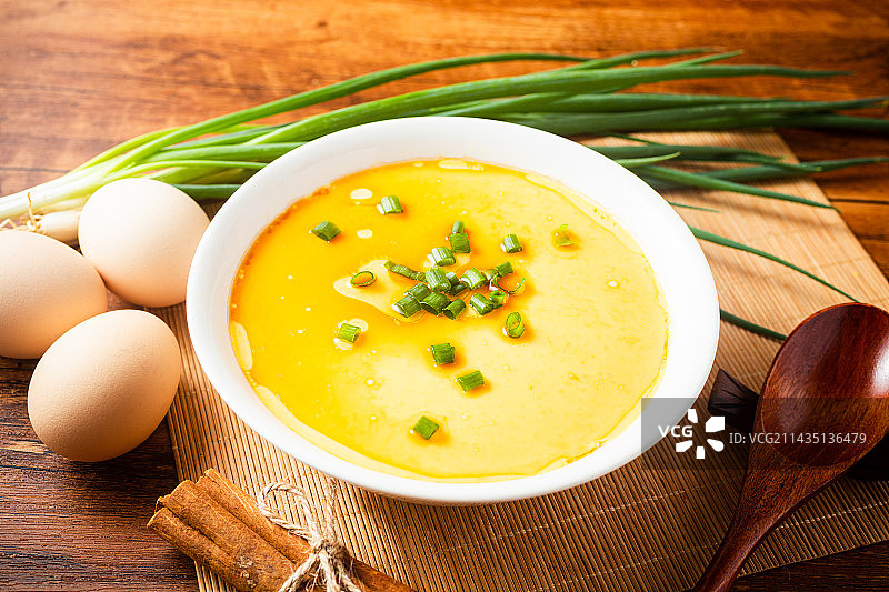 一碗蒸鸡蛋羹图片素材