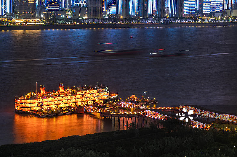 武汉知音号邮轮夜景图片素材