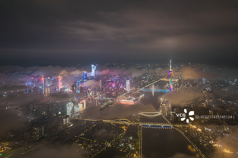 雨后夜晚珠江两岸云雾弥漫的广州图片素材