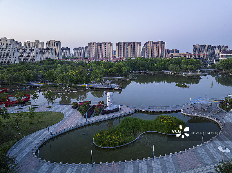 航拍江苏省宿迁市苏宿工业园区苏州公园风光图片素材