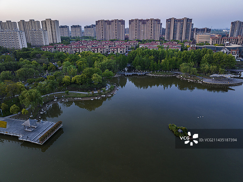 航拍江苏省宿迁市苏宿工业园区苏州公园风光图片素材