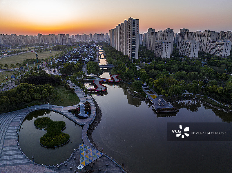 航拍江苏省宿迁市苏宿工业园区苏州公园风光图片素材