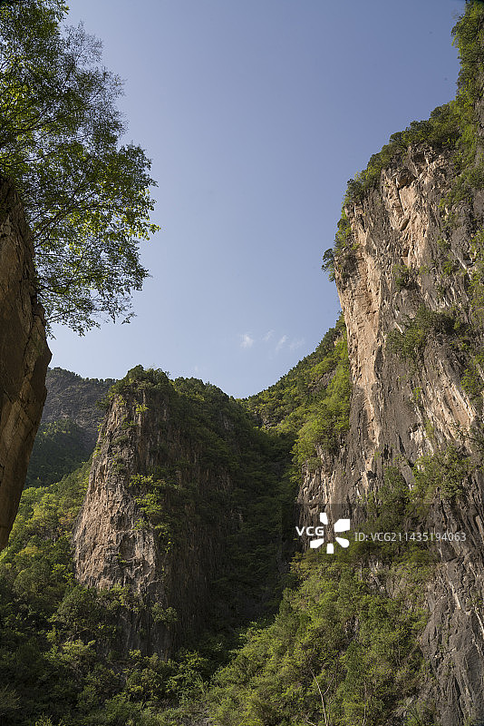 太行山红豆峡，雄山秀水，直壁断崖图片素材
